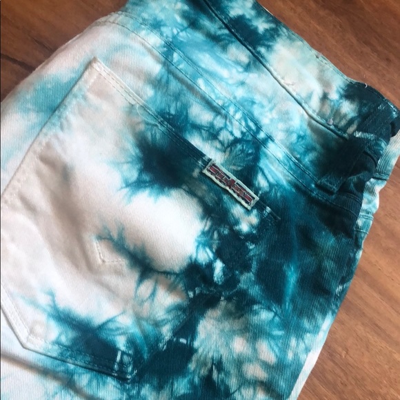 Hudson’s - Picture 2 of 4